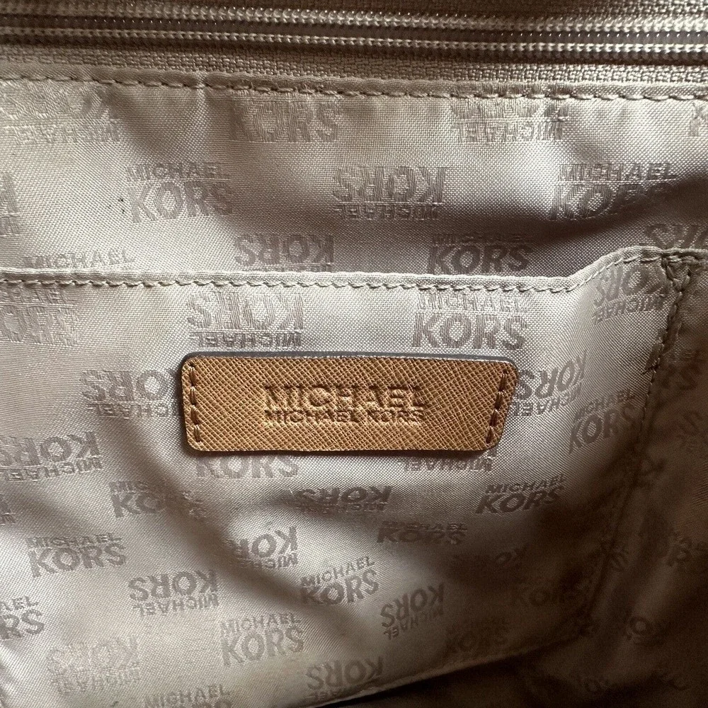 Michael Kors Jet Set Violet‎ Small Carryall Tote Wallet Logo Perforated Leather